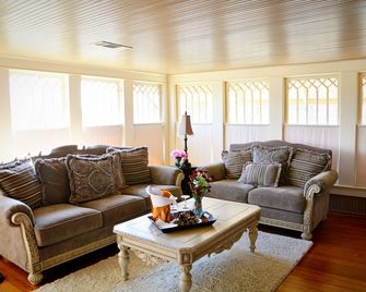 Iron Horse Inn - Granbury - Stue