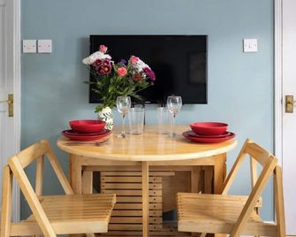 The Lodge - Corsham - Eetruimte