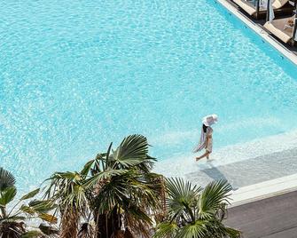 La Terrace Boutique Resort & Spa - Yeosu - Piscina