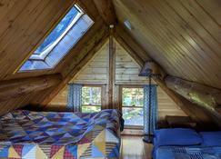 Tettegouche Log Cabin BIG Lake Superior views, Sauna, private, walk to the beach - Silver Bay - Bedroom