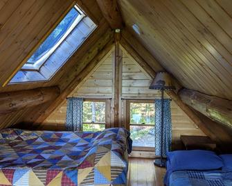 Tettegouche Log Cabin Lake Superior views, Sauna, 4 state parks, snowshoe trails - Silver Bay - Bedroom