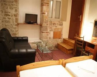 Rog Dogg Rooms - Zadar - Huiskamer