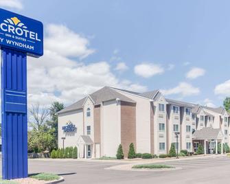 Microtel Inn & Suites by Wyndham Bath - Bath - Building