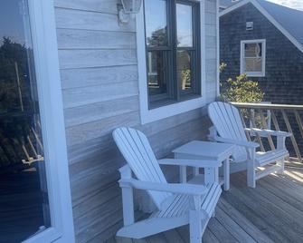 Three-bedroom house with views, decks, golf cart and home gym! - Ocracoke - Patio