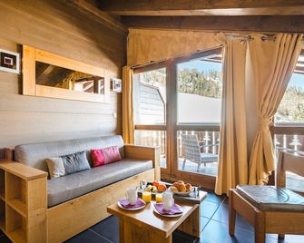 Lagrange Vacances Les Chalets Edelweiss - La Plagne-Tarentaise - Sala de estar
