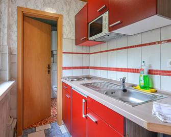 1 bedroom awesome home in Klein Nemerow - Groß Nemerow - Küche