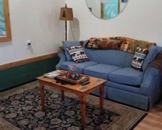 Cabin located in the heart of the Adirondacks - Ticonderoga - Wohnzimmer