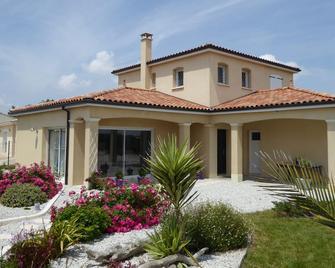 Spacious Villa Holiday At The Sea Standing Prox Royan - Meschers-sur-Gironde - Bâtiment