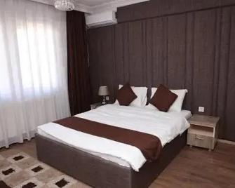 Hotel Cleon - Prizren - Schlafzimmer