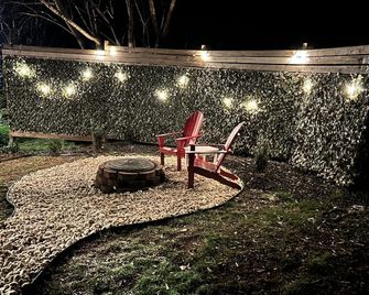 Cozy cottage condo with easy access to TIEC, Hendersonville, Asheville & Boone - Rutherfordton - Patio