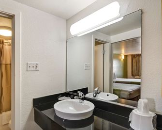 Motel 6-Dallas, Tx - Forest Lane - דאלאס - חדר רחצה