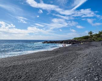Ocean-View Bungalow Walk to Pebbles Beach! - Captain Cook - Ranta