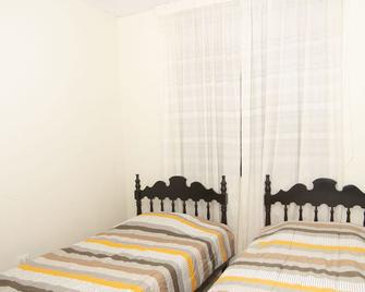 Depa Amueblado + 2 hab + cerca Universidad de Piura - Piura - Camera da letto