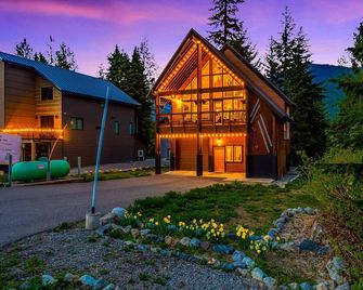 Walk-In Skiing/Tubing Across at Summit East - Snoqualmie Pass - Building