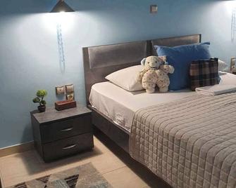 Piraeus Seaside Apartment Escape - Pireo - Camera da letto