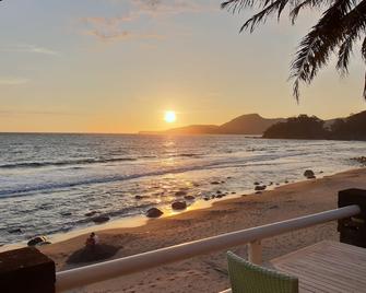 77 Sunset Plaza - Cisolok - Playa