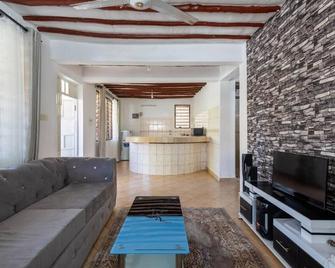 Lux Suites Diani Holiday Villas - Diani Beach - Living room