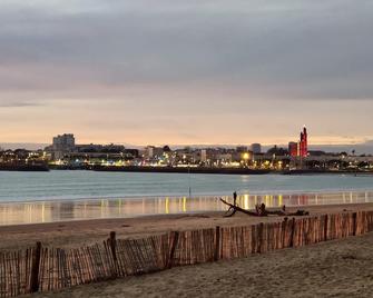 Seakub hotel - Royan - Gebäude