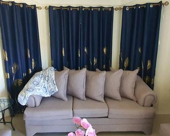 Gil- Manor - Falmouth - Salon