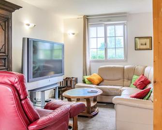 Awesome Home In Morsalines With Wifi - Quettehou - Salon