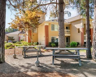 Extended Stay America Suites - Portland - Beaverton - Beaverton - Patio