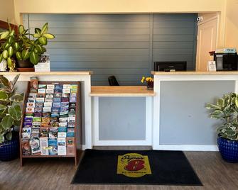 Super 8 by Wyndham Red Bluff - Red Bluff - Receptie