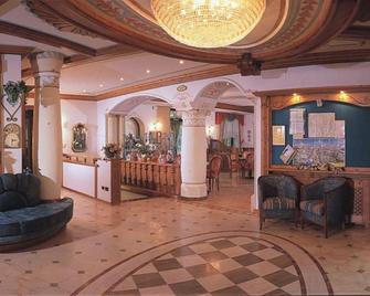 Alexander Hotel Alpine Wellness Dolomites - Molveno - Lobby