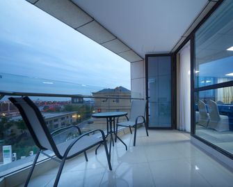 Holiday Inn Express Shanghai Jiading Industry Park By IHG - Shanghai - Balcony