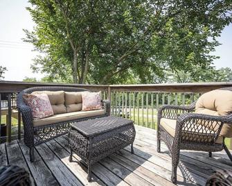 The South Blue Cottage In Parkville - Parkville - Balcony