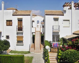 Spacious apartment in Playa Flamenca with shared pool - Orihuela - Building