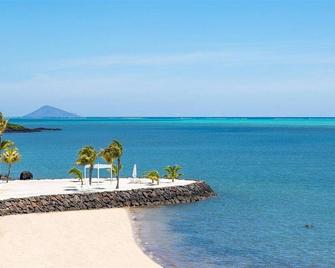 Luxury apartment for 6 people. With Sea View and access to a swimming pool. - Roches Noires - Beach