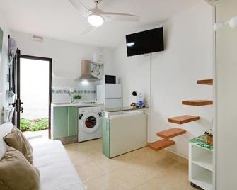 Vacation Apartment 'Vista Blanca Room' with Wi-Fi - Playa Blanca - Kitchen