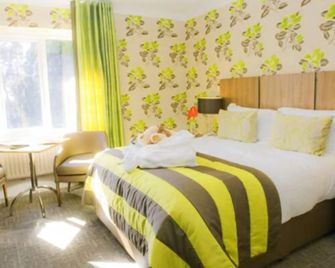 The Coed-Y-Mwstwr Hotel - Bridgend - Schlafzimmer