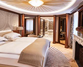 Hotel Vier Jahreszeiten Kempinski München - Munich - Bedroom