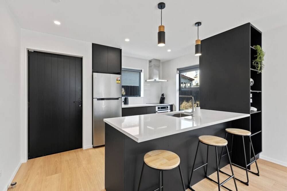 Peaceful Elegant Designated Park King Bed - כרייסטצ'רץ'