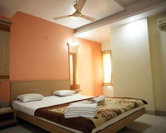 Hotel Sai Surya - Shirdi - Habitación