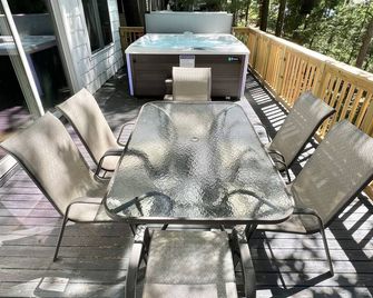 2 Bedroom 1.5 Bath Lake Front Cottage With Dock/Hot Tub/Kayaks - Branch - Balcony