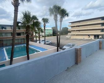 Palms by the Beach Motel - Myrtle Beach - Building