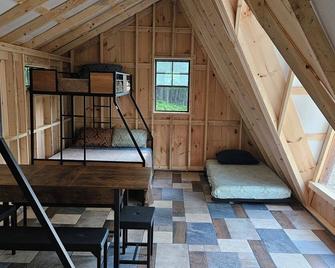 The Overlook Cabin at The Oasis - Mount Storm - Habitación