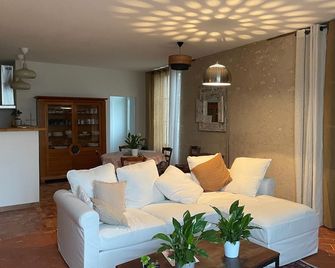 Le Petit Tonneau - เมิงซูร์ลัวร์ - ห้องนั่งเล่น