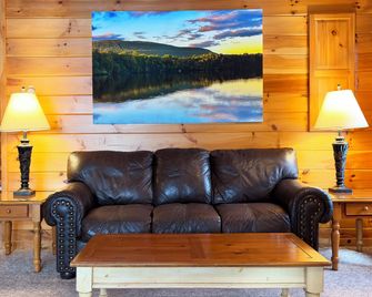 Mountain Springs Lake Resort - Stroudsburg - Living room