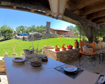 Villa Pedra Natural Houses - Cotas - Patio