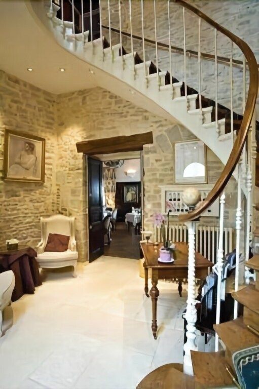 Chateau De Bellecroix