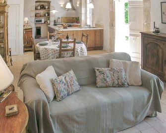 Stunning Home In St Antoine De Breuilh - Vélines - Sala de estar