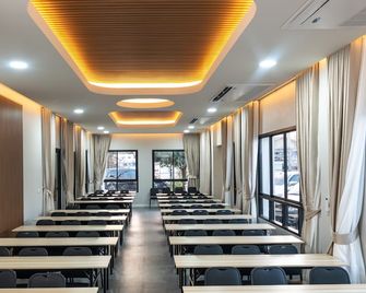 โรงแรมเควายพี - ฝาง - ห้องประชุม