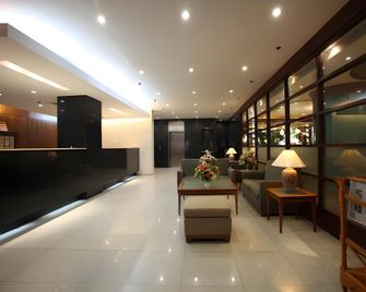 Sunny Bay Suites - Manila - Front desk