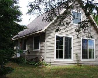 Evergreen Escape on Dam Lake - Eagle River - Edificio