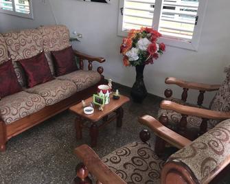 El Jardín de Daynelis - Viñales - Living room