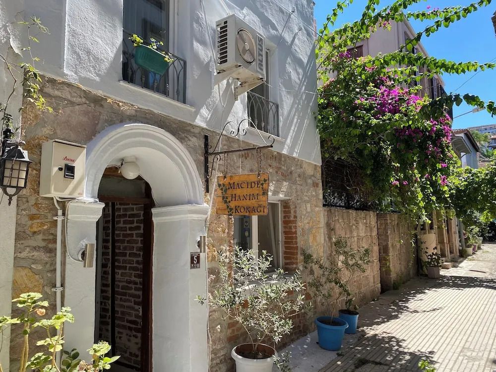 ماسيد هانيم كوناجي - ايفاليك - المظهر الخارجي