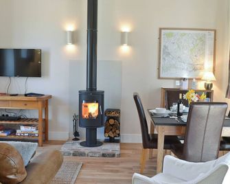 2 bedroom accommodation in East Brabourne, near Ashford - 와이 - 거실